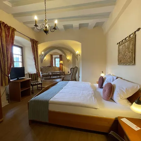 Schloss 3*